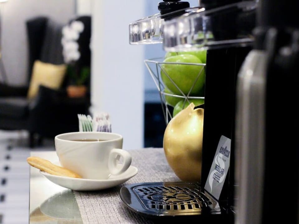 Start your morning with a warm cup and easy convenience.