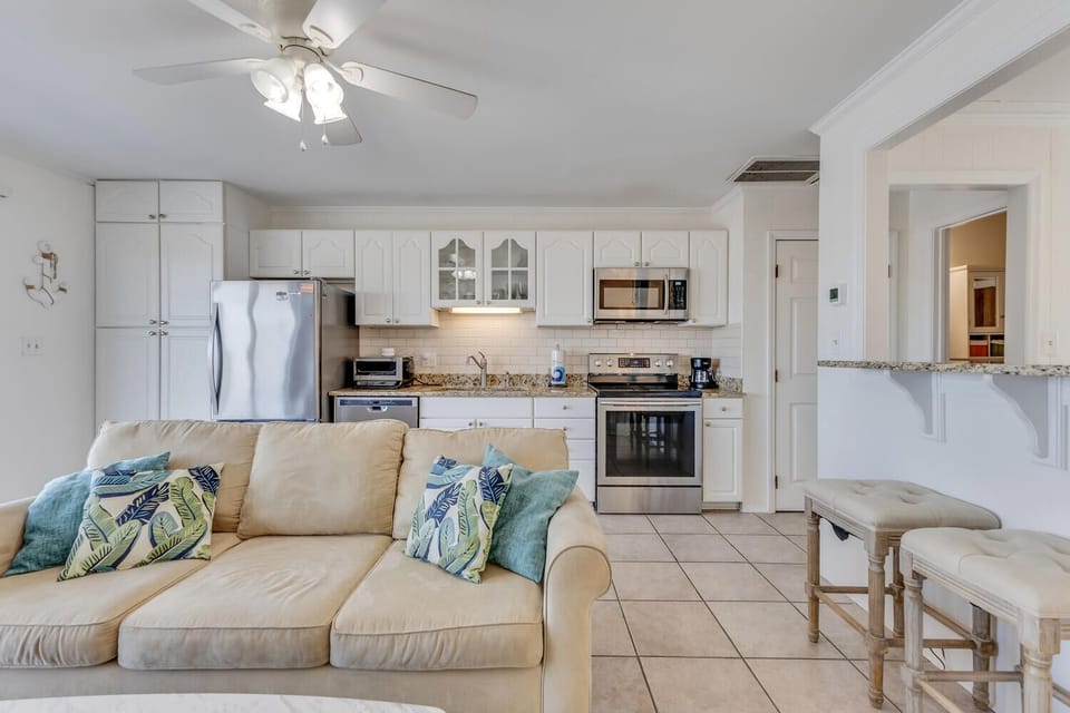Relax in this bright open space where your fully-equipped kitchen flows seamlessly into the comfortable living area with tropical accents.