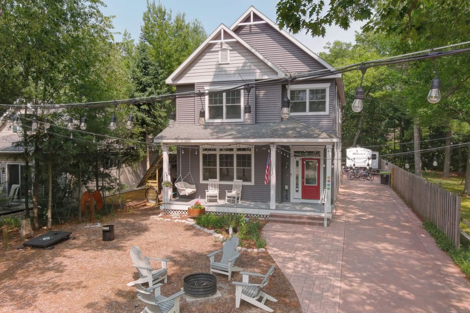 One of the most famous M22 porches serves as a greeting place to sunset seeker.