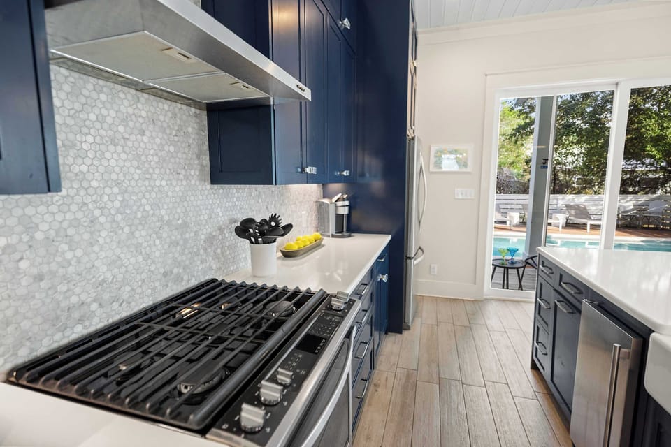 Kitchen: New appliances, keuring, Bar seating for 4  and open space concept