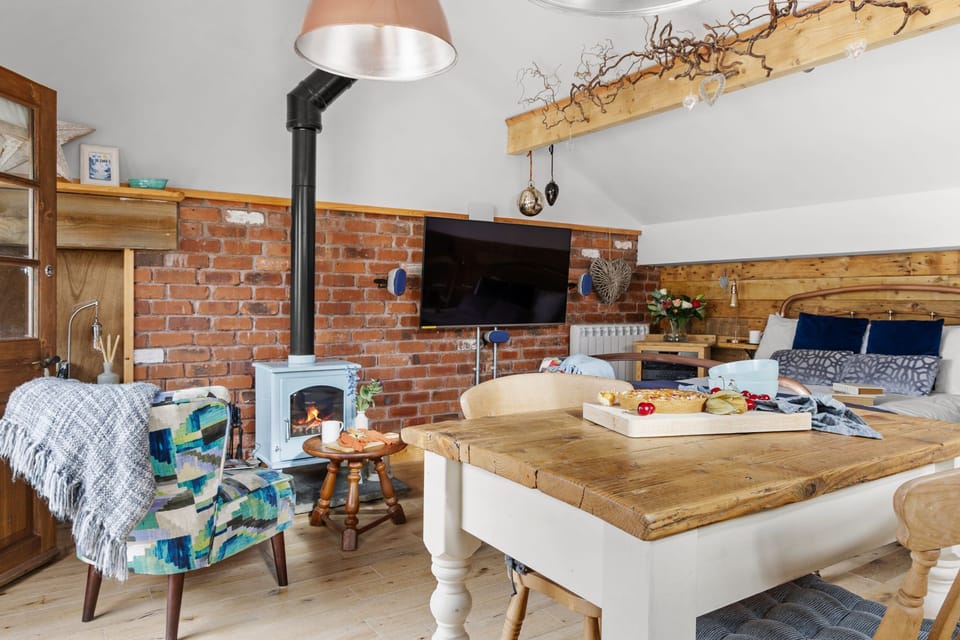 Dining table - Porth Chapel