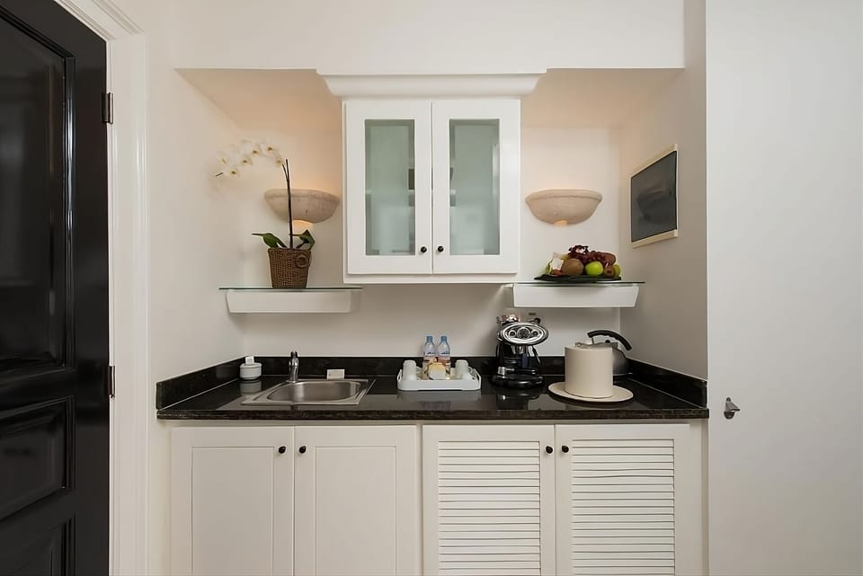 Start mornings easily with the convenient kitchenette and espresso machine