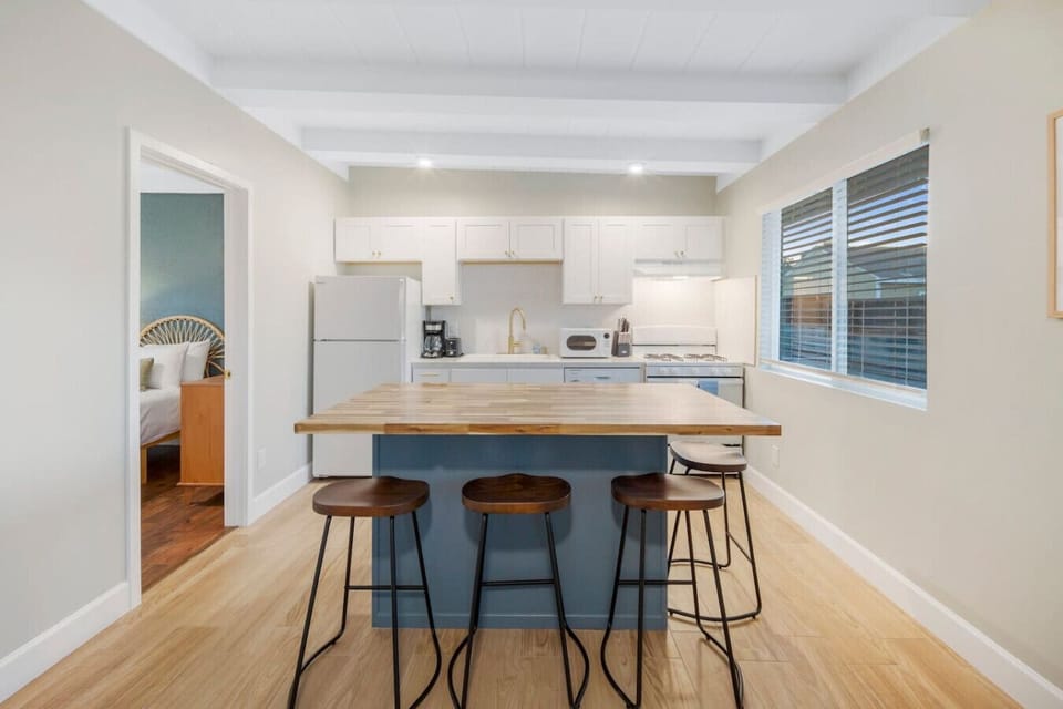 Spend some good time with your loved ones and enjoy good food at our dining.