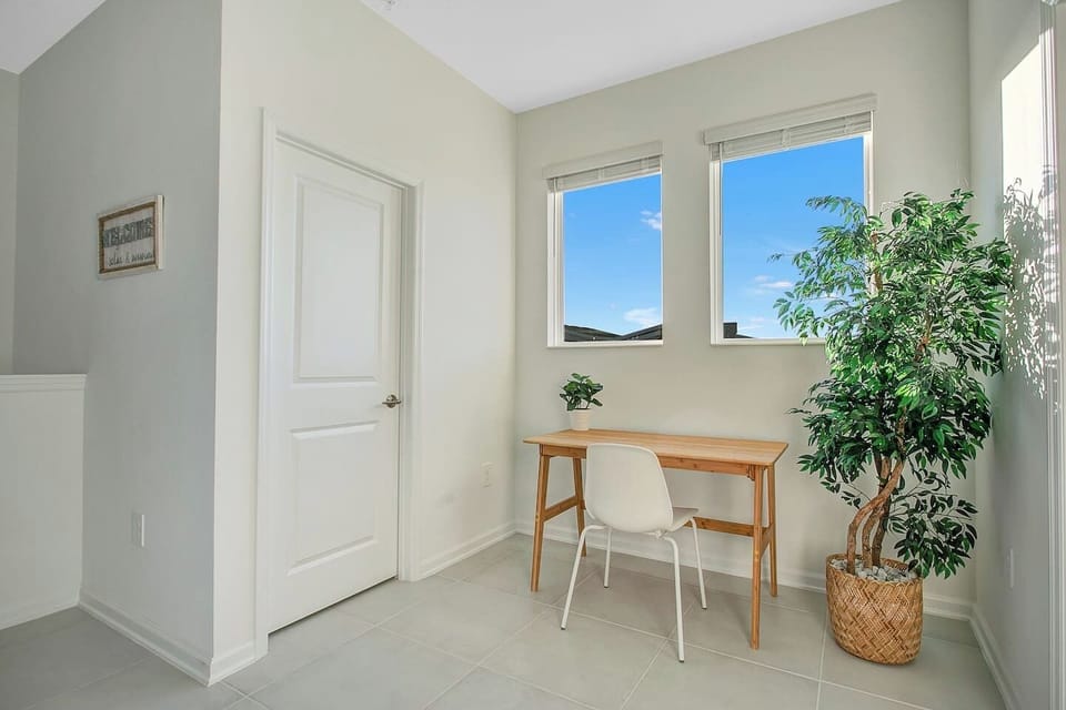 Second floor foyer/desk space.