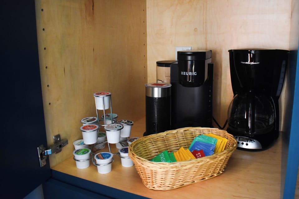 Plenty of coffee and tea, theres also a kettle