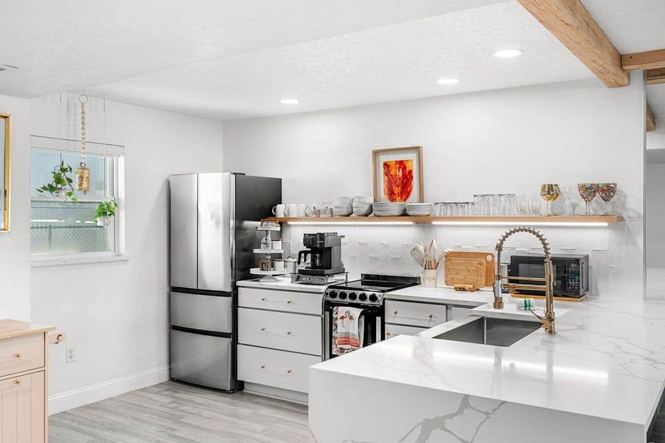 Fully equipped kitchen with everything you need to make your favorite homemade meals!