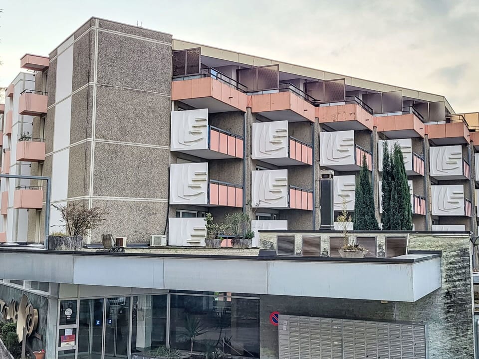 Apartment, Residential Area, Urban Design, Composite Material, Condominium, Balcony, Mixed-Use, Concrete, Brutalist Architecture