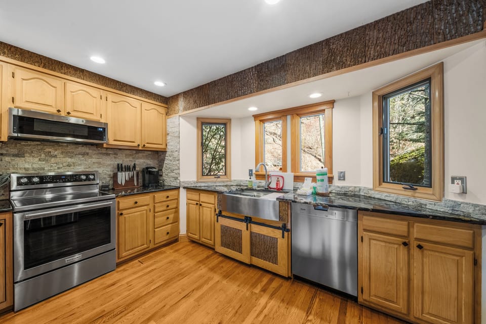 Stainless Appliances, Big Basin Sink, and Granite Counters