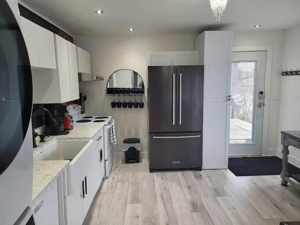 Updated kitchen and appliances.