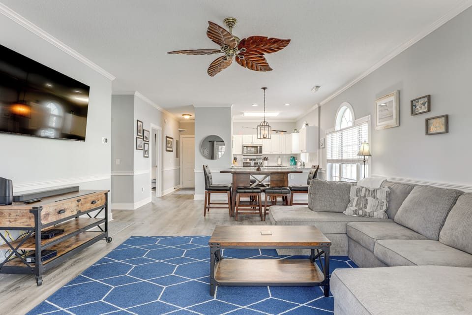 Living Room | Single-Story Condo | 1st-Floor Unit