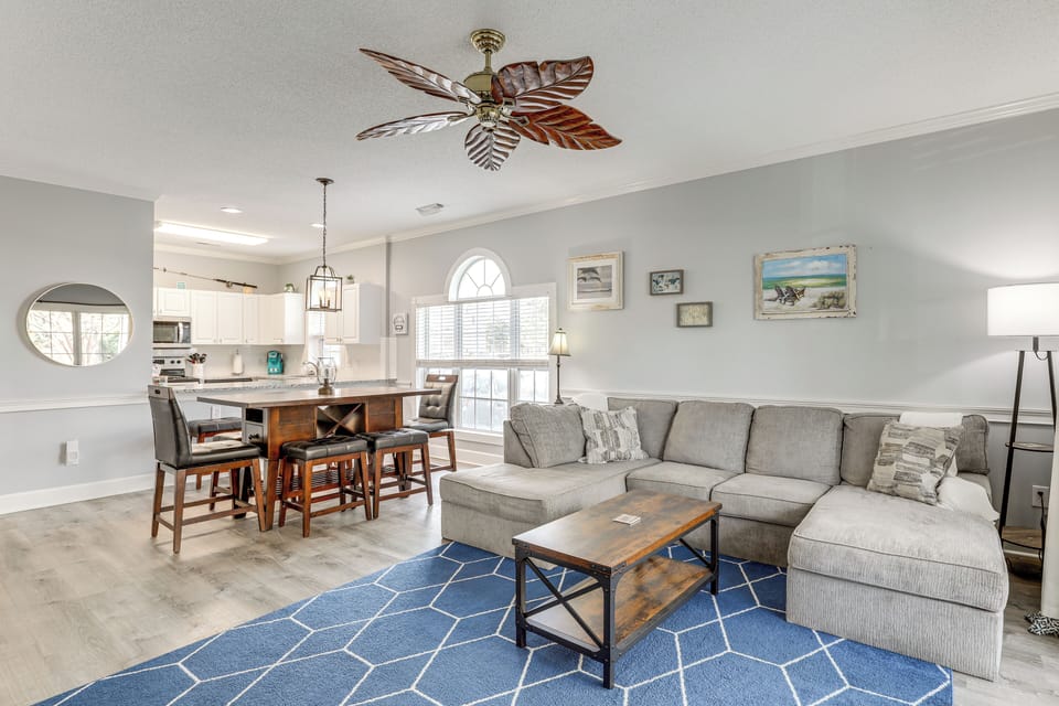 Living Room | Single-Story Condo | 1st-Floor Unit