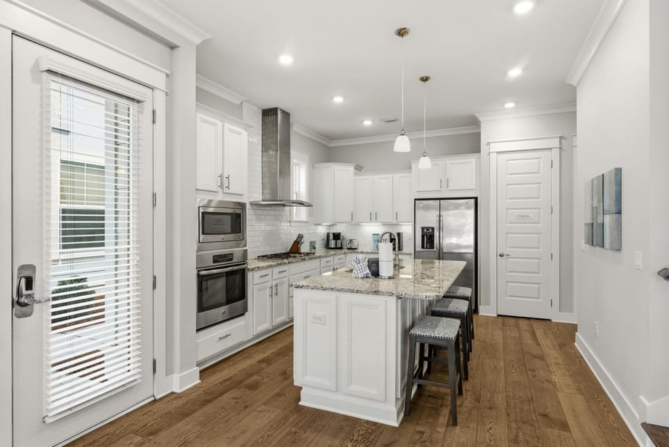 Kitchen with Breakfast Bar