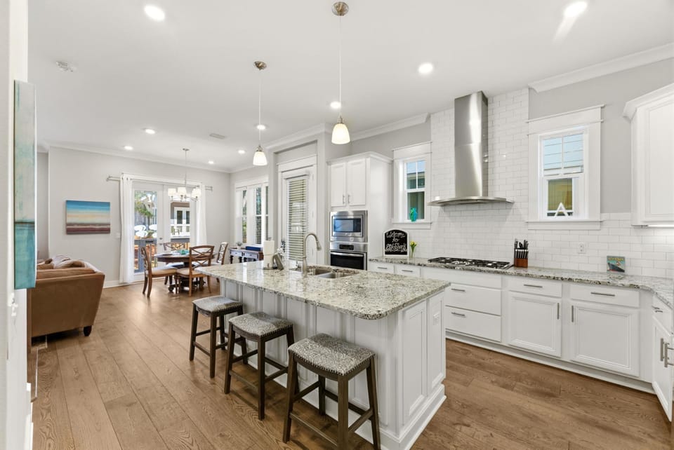Kitchen with Breakfast Bar
