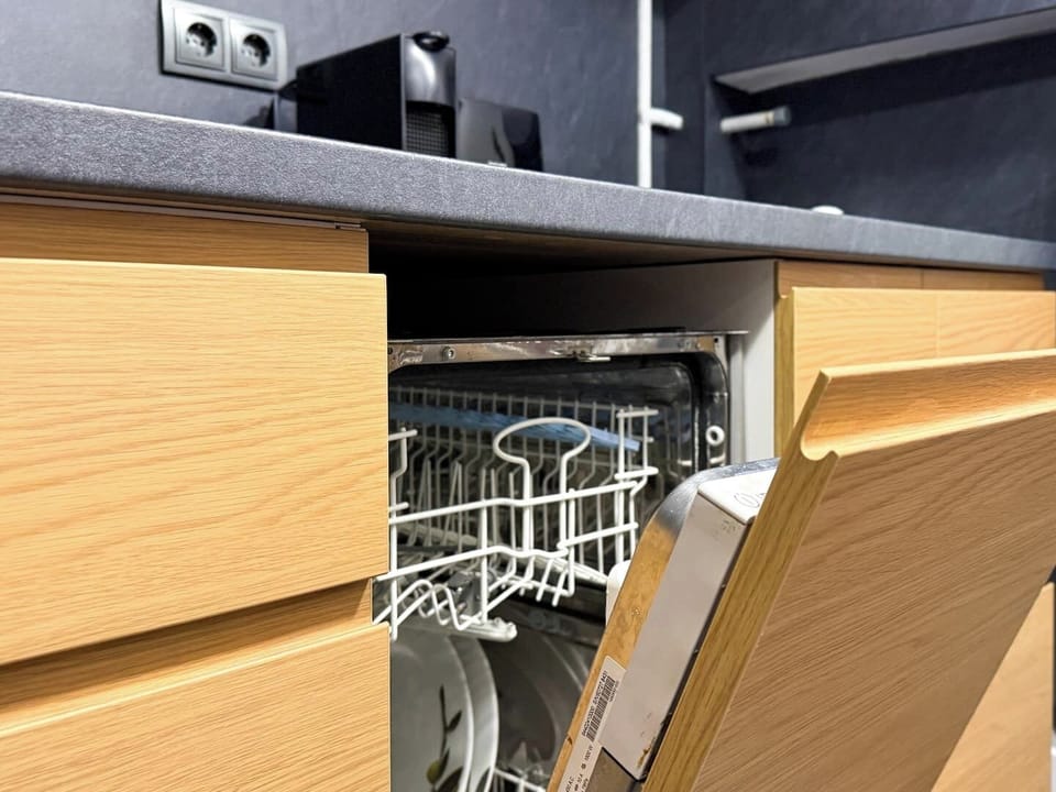 Dishwasher included — because comfort matters.
👉 Book now and relax more.