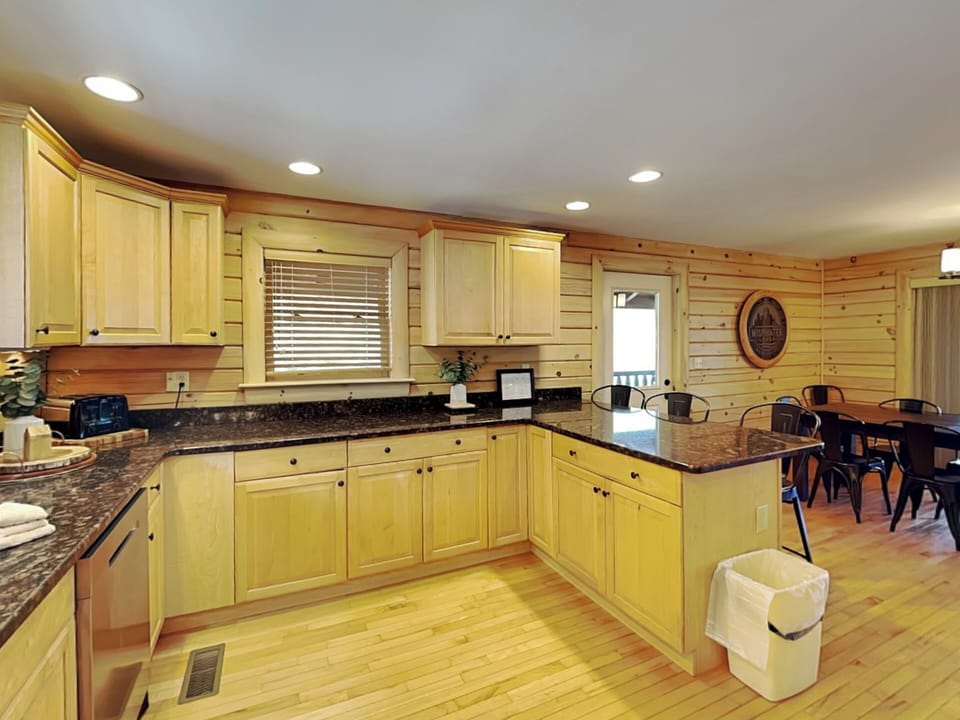 Full Kitchen