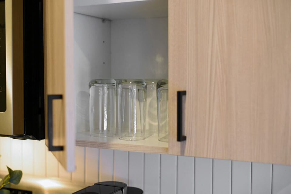 Plenty of clean drinking glasses ready to use. 🍷