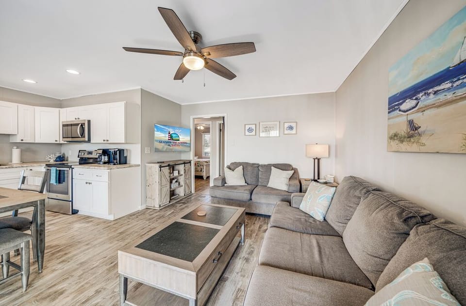 Welcome to Lighthouse Lookout at Sea Tag Lodge on Chincoteague Island!