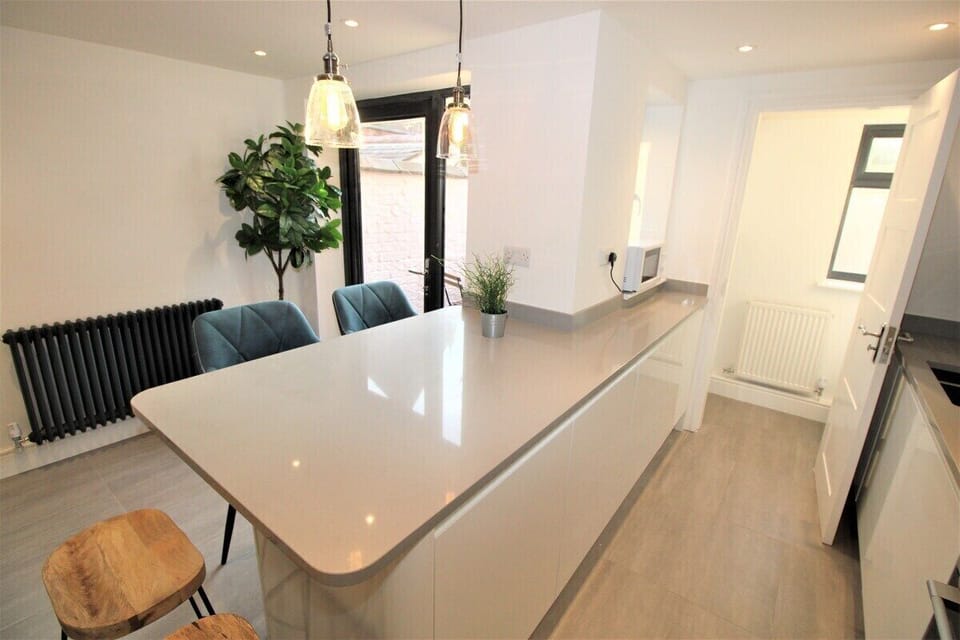 Modern Kitchen with breakfast bar. Includes dishwasher and coffee machine