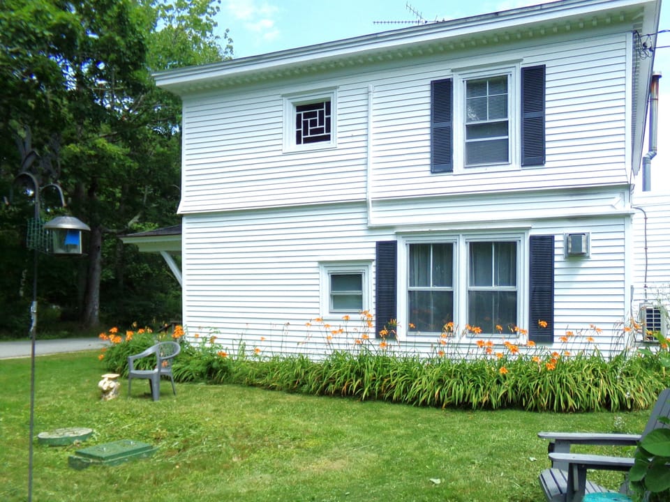 Exterior, side view