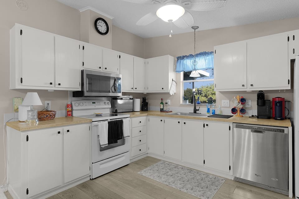 Your fully equipped kitchen features everything needed to prepare delicious meals, from morning coffee to family dinners during your stay.