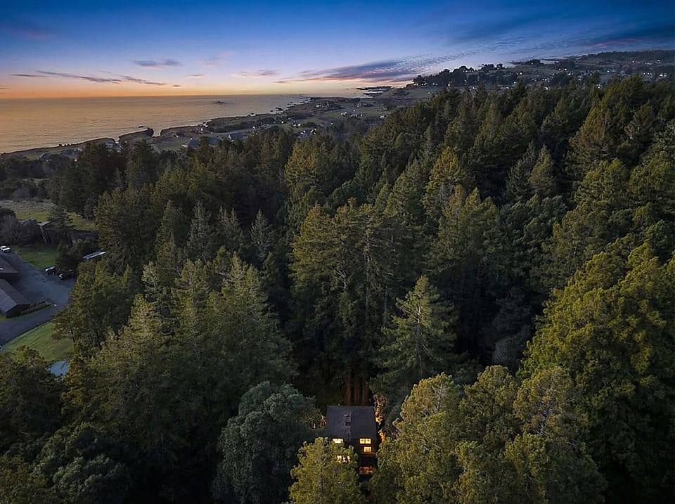 Secluded Sea Ranch redwood retreat on the coastline