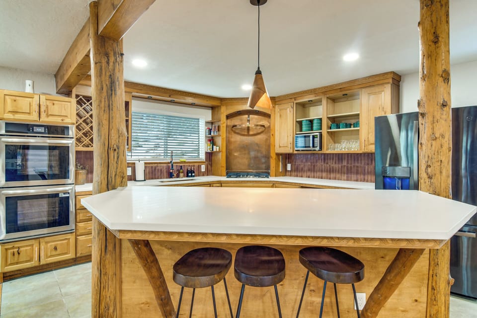 Kitchen | Stove | Dishwasher | Main Level