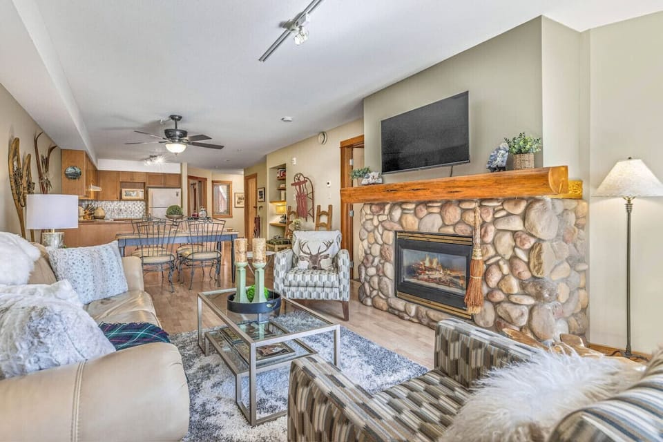 Enjoy some quality time with friends and family in the living area. The comfortable leather sofa turns into a queen bed!