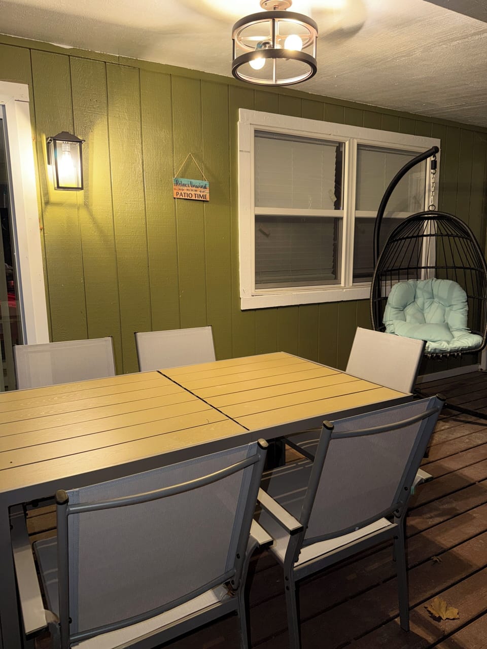Outdoor dining