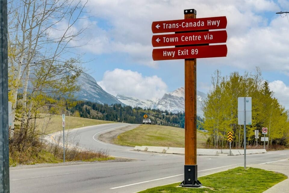 Located with easy access to the town center or take a trip to Banff.