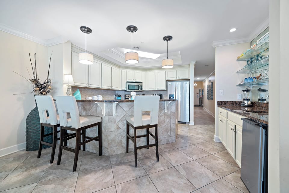 Breakfast bar and kitchen