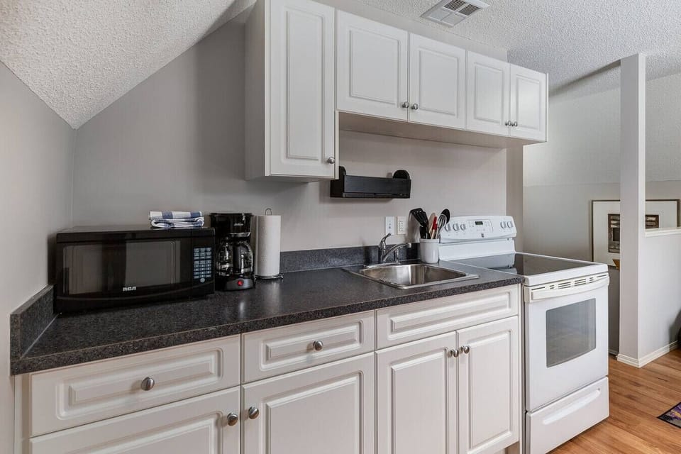 Fully stocked kitchen with all the cooking basics