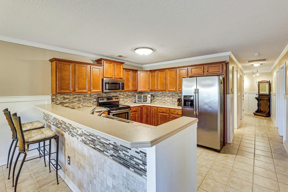Property Interior | Single-Story Condo | Free WiFi | Central A/C & Heating