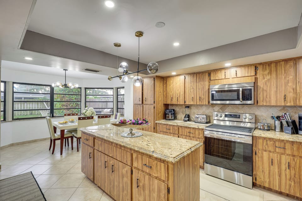 Kitchen | Drip Coffee Maker & Keurig