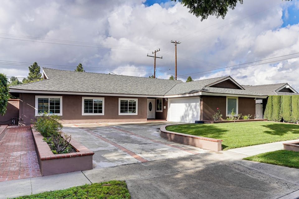 Property Exterior | Fenced-In Yard | Covered Patio