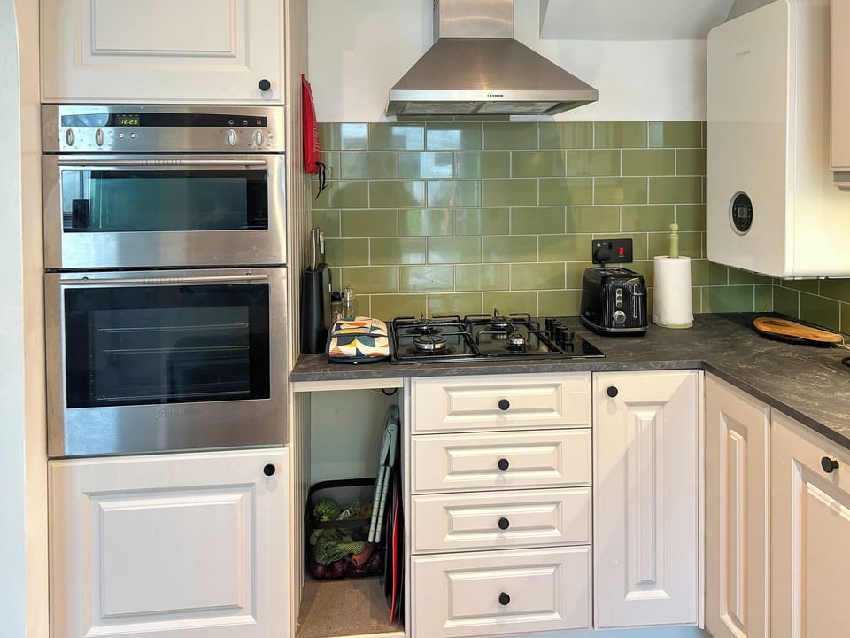 Kitchen | Bryluen, Newquay