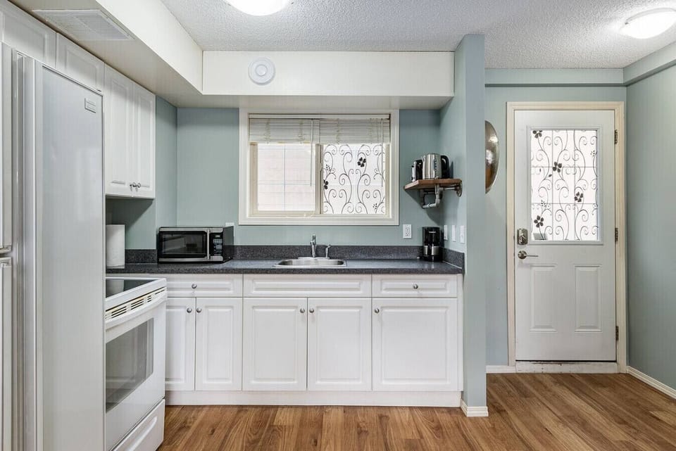 Clean fully equipped kitchen perfect for coking your favorite meal.