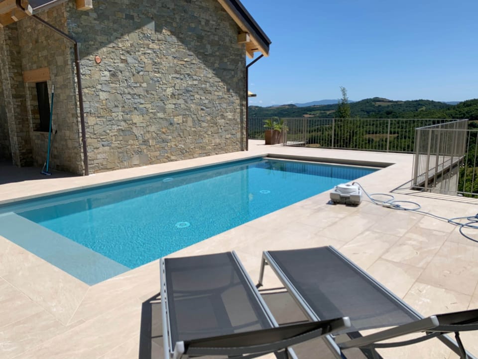 PIGNA - Pool with sun loungers and views