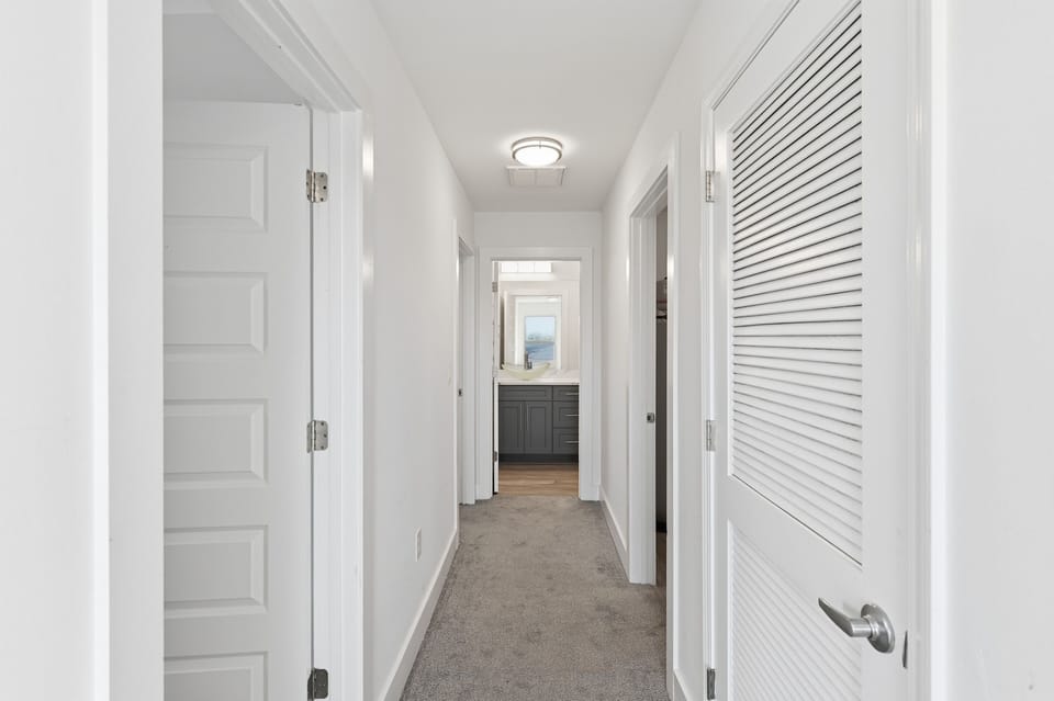 Indoors, Lamp, Sink, Sink Faucet, Door