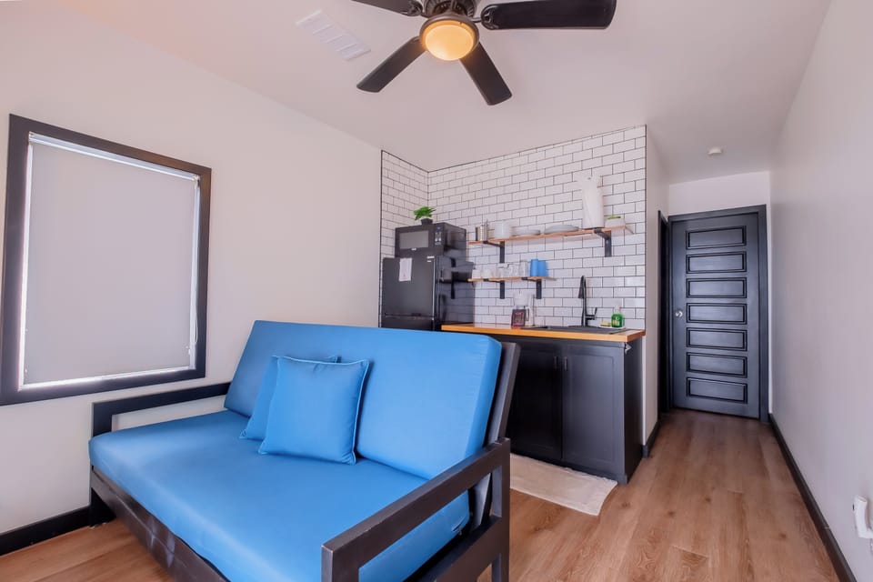 Cozy living area, w/full futon, open up to kitchen and hallway