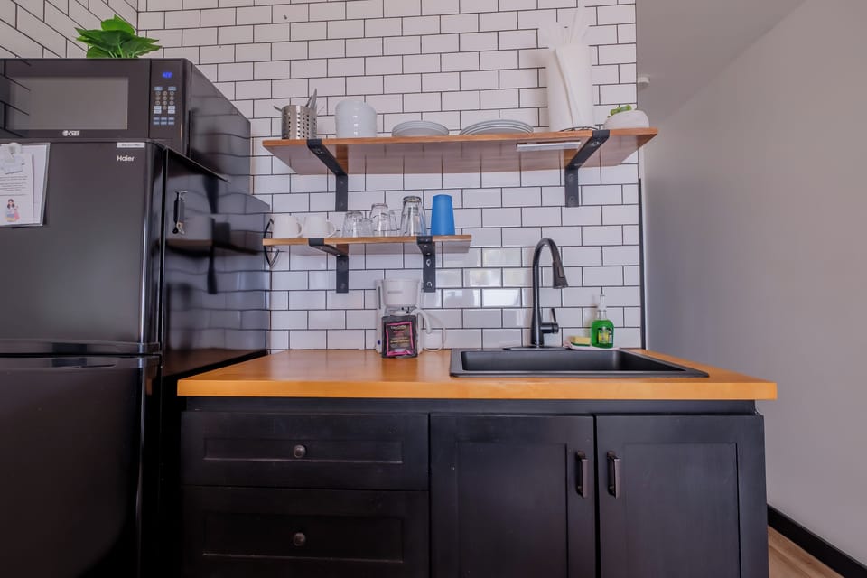 Kitchenette w/refrigerator, coffee maker, sink, hot plate