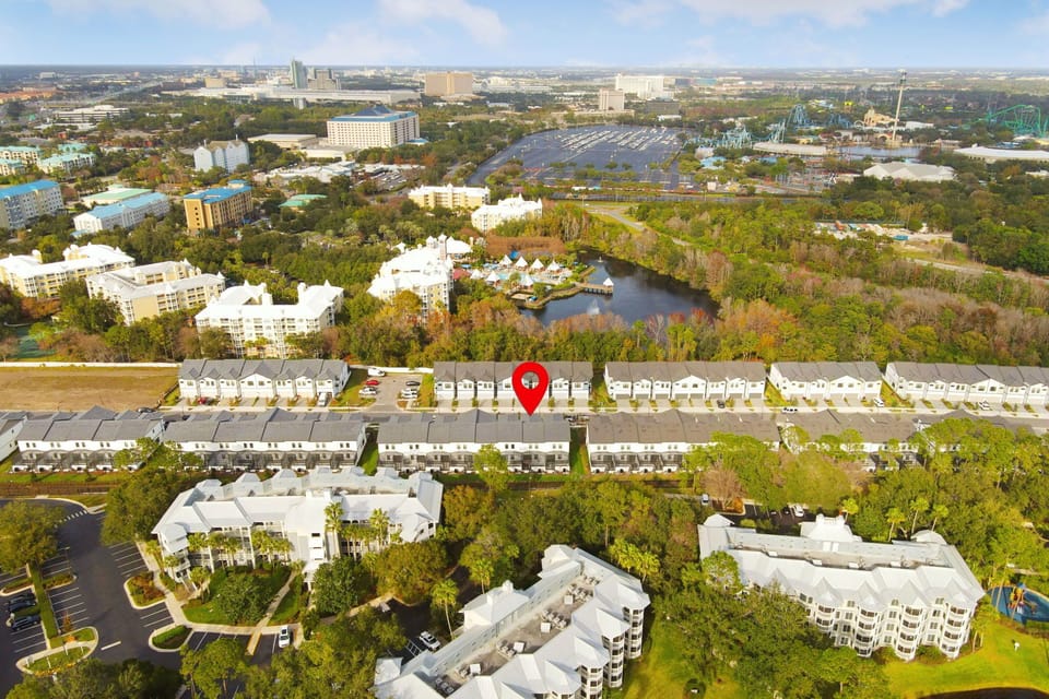 Property's location near parks and main attractions