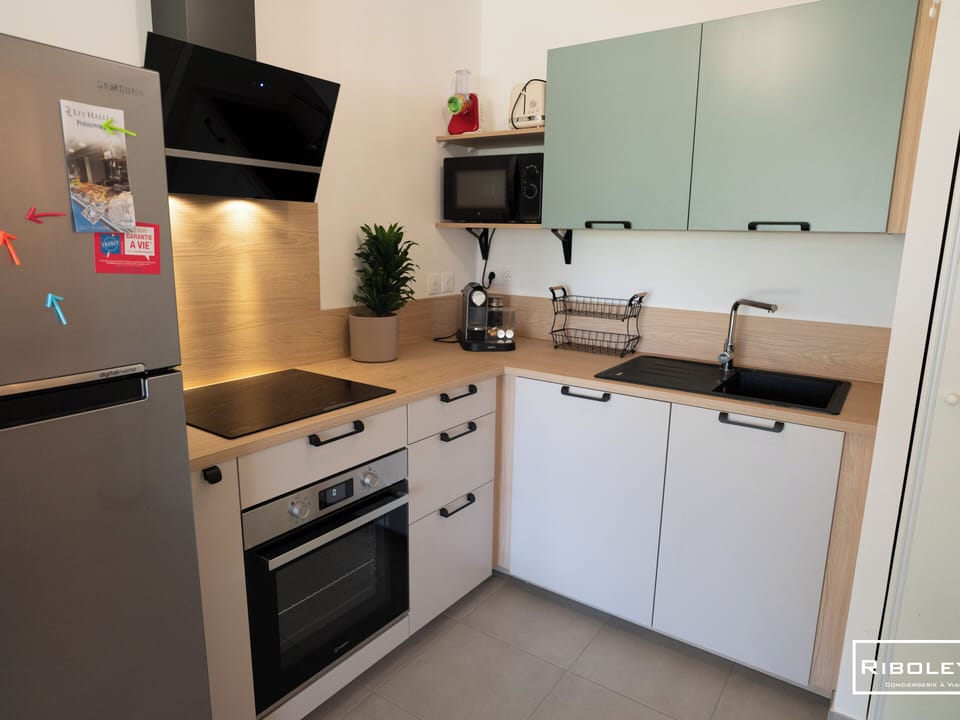 Fully equipped kitchen with dishwasher, Nespresso machine, etc.