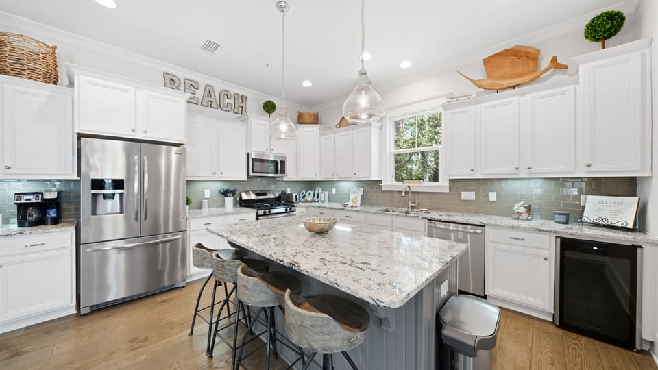 Chef's Kitchen! Fully stocked!