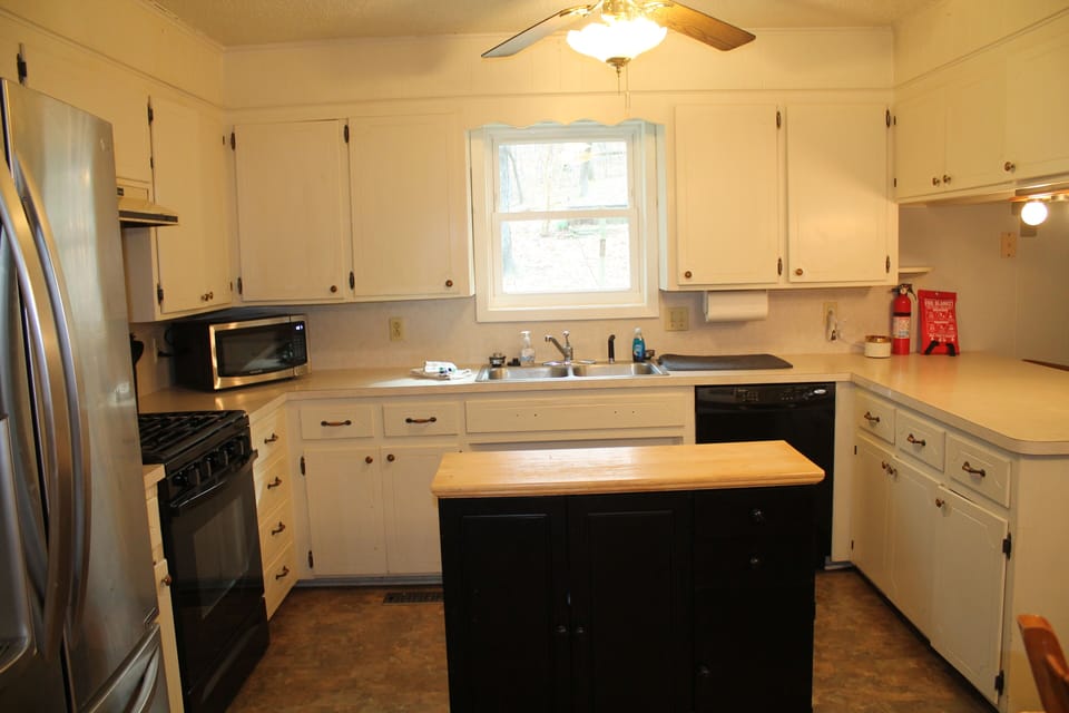 GAS stove/oven, microwave, dishwasher, and frig/freezer