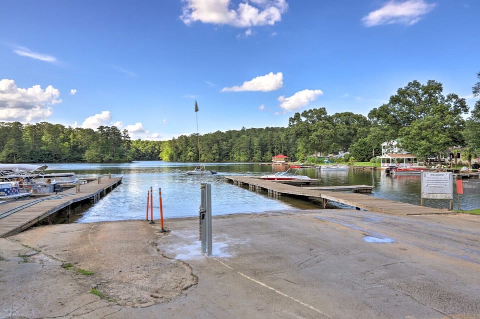 Boat launch 5 minutes around the corner