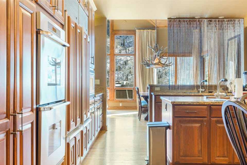 2 Ovens, 2 Fridges, 2 Freezers