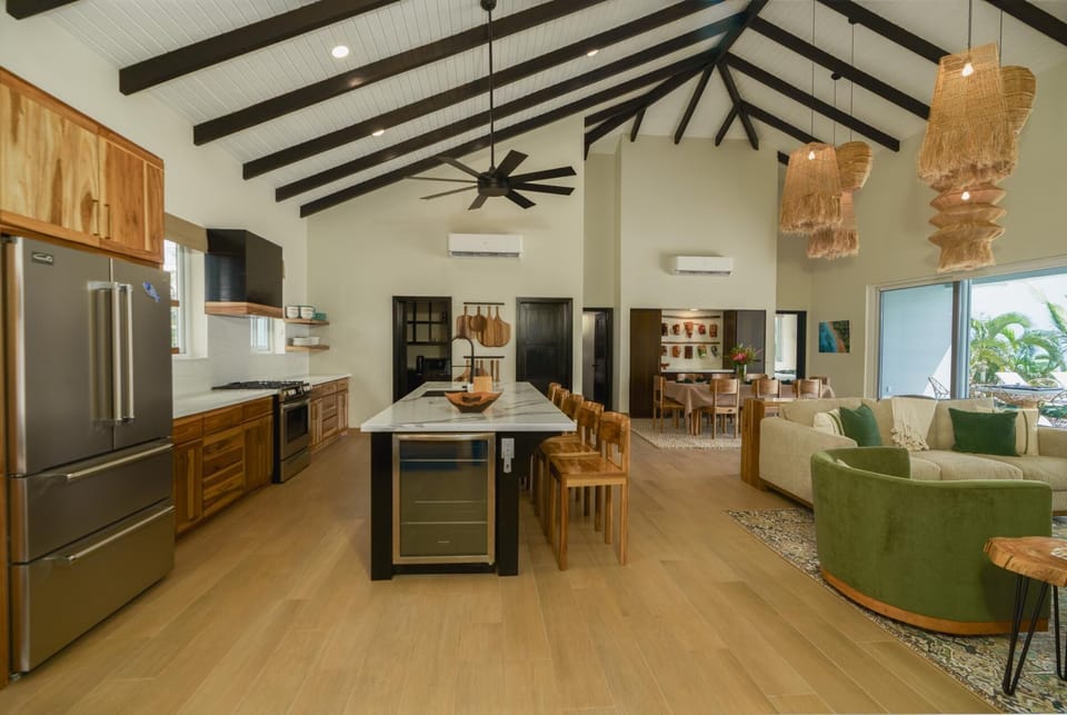 Maya Alux Beach House - 6BR Beachfront, Pool & Gym (5244)