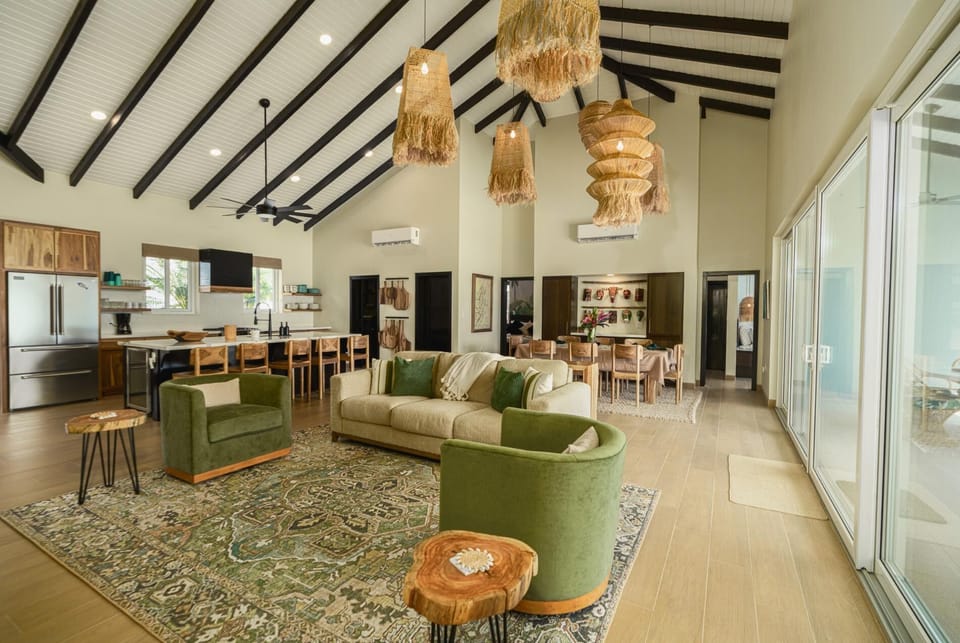 Maya Alux Beach House - 6BR Beachfront, Pool & Gym (5243)