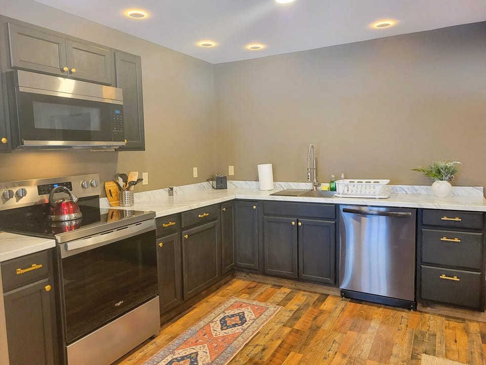 H1 - Two-Bedroom Apartment (602)