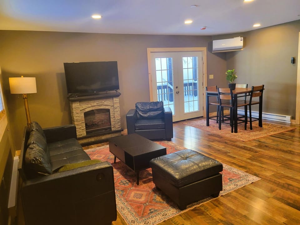 H1 - Two-Bedroom Apartment (606)